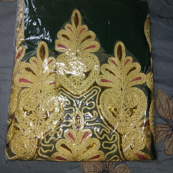 Only Red Gowns left - Picture 12 of 12